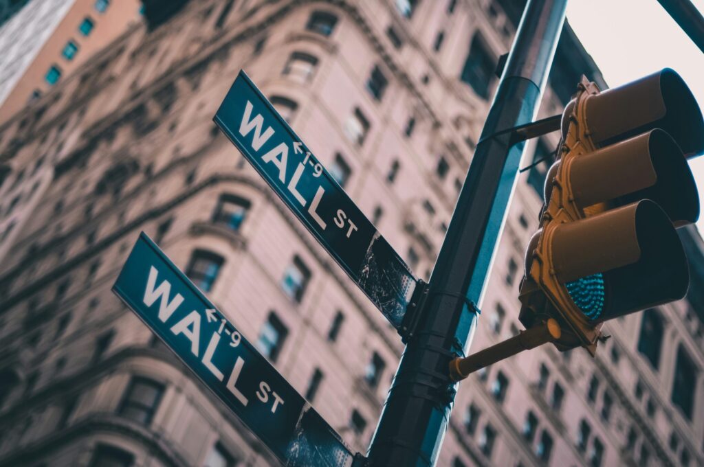 Znak ulicy Wall Street w Nowym Jorku
